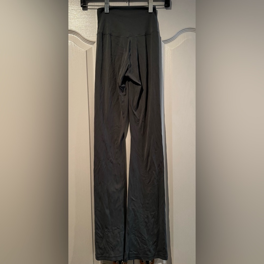 Aerie Offline Dark Sage Green Crossover Real Me Flare Hi Rise - Size S - Picture 6 of 7